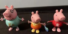 Conjunto de 3 figuras de Peppa Pig Family Daddy Peppa George Holiday Hasbro segunda mano  Embacar hacia Argentina