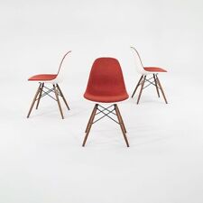 Cadeiras de jantar laterais 2016 Herman Miller Eames vermelhas DSW bases de cavilha de nogueira 3x disponíveis, usado comprar usado  Enviando para Brazil