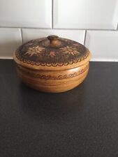 vintage wooden box , medium , engaved , flowers , sewing, Carved,  Round  for sale  Shipping to South Africa