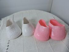 Usado, Zapatos de muñeca Totsy de colección blanco y rosa plástico 2 pares segunda mano  Embacar hacia Argentina