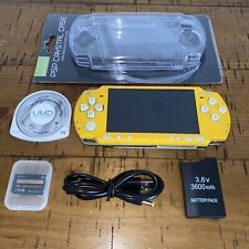 PSP Playstation Portable 2004 żółto-biała edycja Simpsons - dobrze używany pakiet na sprzedaż  Wysyłka do Poland