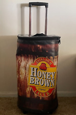 Refrigerador de lado macio em forma de lata de cerveja Lager marrom mel sobre rodas com alça comprar usado  Enviando para Brazil