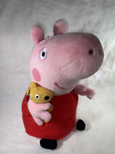 Usado, Boneca de pelúcia Peppa Pig brinquedo de pelúcia bicho de pelúcia segurando ursinho de pelúcia com assentos de vestido vermelho comprar usado  Enviando para Brazil