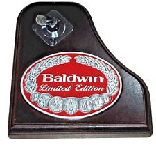Bolígrafo de escritorio Baldwin Pianos edición limitada exhibición de madera y peltre, usado segunda mano  Embacar hacia Mexico