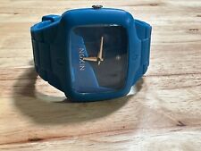 Usado, Relógio de pulso analógico Nixon The Rubber Player pulseira azul ponteiros prata quartzo comprar usado  Enviando para Brazil