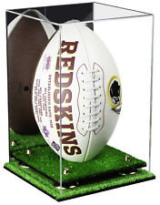 Vitrine de futebol vertical com espelho, risers dourados e base de relva (A060-GR) comprar usado  Enviando para Brazil