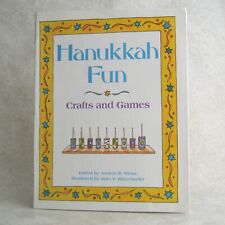 Libro de bolsillo Hanukkah Fun Crafts and Games de Andrea Weiss Jewish Holiday 1992 segunda mano  Embacar hacia Argentina