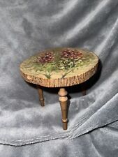 Usado, Mini mesa de madeira vintage 4” de altura Handmaid floral pintada fatia de madeira decoração display comprar usado  Enviando para Brazil
