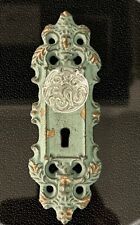 Placa de puerta de hierro fundido vintage con perno de acrílico/vidrio acento turquesa/azulado antiguo segunda mano  Embacar hacia Argentina