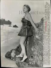 1953 Press Photo atriz Shirley Booth on Beach para "Sobre a Sra. Leslie" comprar usado  Enviando para Brazil