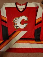 Camiseta de hóquei NHL CCM Maska Calgary Flames pedestal vermelha, tamanho G, MiC comprar usado  Enviando para Brazil