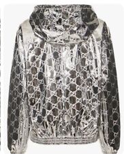 Jaqueta com capuz Gucci GG bombardeiro metálico em relevo $4.500 coleção varejo 2023 comprar usado  Enviando para Brazil