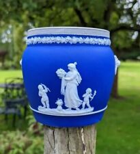 Wedgwood biscuit jar dark blue jasperware dip barrel Vase women cherubs 1900's tweedehands  verschepen naar Netherlands