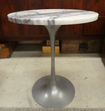 MESA LATERAL DE ALUMINIO DE COLECCIÓN ARKANA KNOLL SAARINEN ESTILO TULIPÁN TALLO MÁRMOL TOP segunda mano  Embacar hacia Argentina