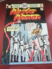 Wonder Woman #219 1975 excelente estado Edad de Bronce en muy buen estado segunda mano  Embacar hacia Argentina