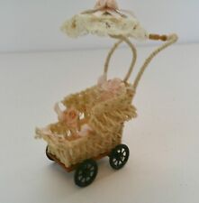 Lindo carrinho de bebê vitoriano artesanal rosa com babados renda 1992 M Whyte 3 polegadas, usado comprar usado  Enviando para Brazil