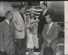 1951 Press Photo Miss Spokane com funcionários da Bolsa de Valores de Los Angeles comprar usado  Enviando para Brazil