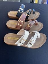 New sandals women for sale  Bell Gardens