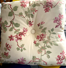 Two decorative pillows for sale  Geneva