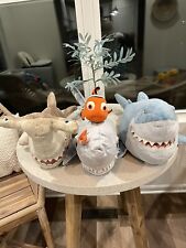 Raros títeres rellenos de peluche de Disney Buscando a Nemo de Bruce Ancla y Tiburones Chum segunda mano  Embacar hacia Argentina