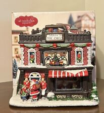 2010 St Nicholas Square Christmas Village Santa's juguete pecho iluminado caja abierta segunda mano  Embacar hacia Argentina