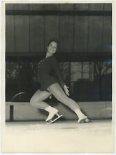 Figure skating. skater d'occasion  Expédié en Belgium