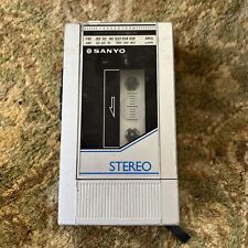 Reproductor de cinta casete radio estéreo Walkman Sanyo M-G27 años 80 vintage sin probar segunda mano  Embacar hacia Argentina