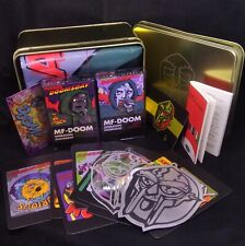 Fita cassete MF Doom Operation Doomsday FEITA À MÃO livreto + adesivo + pôster + corrente comprar usado  Enviando para Brazil