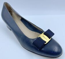 Sapatos femininos Ferragamo Vara tamanho 8 B couro azul marinho arco slip on sapatos bomba comprar usado  Enviando para Brazil