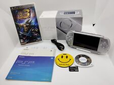 Sistema Sony PSP 3000 PLATEADO con cargador de caja [sin región] segunda mano  Embacar hacia Argentina