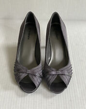 Sapatos formais Dressbarn cetim estanho prata salto biqueira aberta tamanho 7 comprar usado  Enviando para Brazil