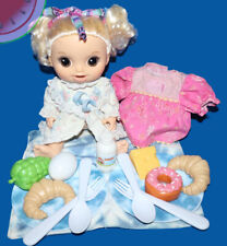 Boneca Hasbro BABY ALIVE 2018 cabelo loiro WETS tem 2 roupas 12 acessórios para piquenique comprar usado  Enviando para Brazil