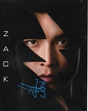 Foto assinada por Ludi Lin 8x10 Zack Taylor Black Ranger 2017 Power Rangers comprar usado  Enviando para Brazil