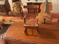 Cadeira de balanço minúscula 1 3/4” artesanal William S Clinger casa de bonecas Windsor escala 1:24 comprar usado  Enviando para Brazil