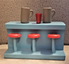Assentos de plástico vintage casa de bonecas barra azul madeira vermelho + 2 jarros 1 vidro 3"T 4"W comprar usado  Enviando para Brazil