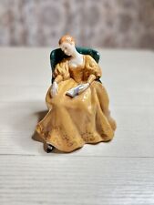 Estatuilla de lectura rara de mujer sentada en sillón reclinable de Royal Doulton ""Romance"" #2430 segunda mano  Embacar hacia Argentina