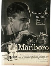 1956 Marlboro cigarros homem com tatuagem de águia na mão molinete de pesca em alto mar anúncio comprar usado  Enviando para Brazil