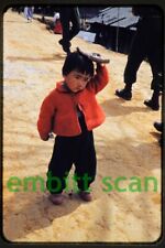 Diapositiva original, niño pequeño en Inchon Corea, años 50 segunda mano  Embacar hacia Argentina