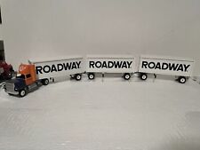 Semitrator Winross Roadway Express 1:64 com reboques triplos comprar usado  Enviando para Brazil