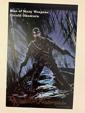 Cartão postal assinado por Gerald Okamura GRANDE PROBLEMA NA PEQUENA PORCELANA 5,5 x 8,5, usado comprar usado  Enviando para Brazil