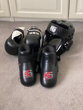 Kick boxing gloves for sale  BETCHWORTH