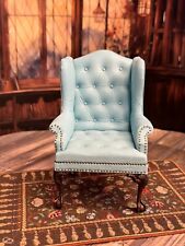 Sillón de cuero azul pálido vintage artesanal en miniatura casa de muñecas Gail Steffey, usado segunda mano  Embacar hacia Argentina