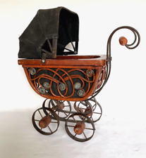 Usado, Estilo antiguo muñeca bebé victoriana cochecito cochecito mimbre buggy rueda de metal segunda mano  Embacar hacia Argentina