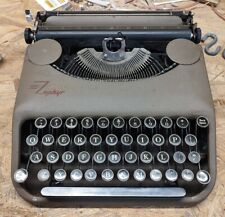 Máquina de escribir vintage Corona Zephyr en estuche de metal segunda mano  Embacar hacia Argentina
