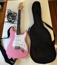 Mini guitarra elétrica rosa Fender Squier Stratocaster faltando 1 corda comprar usado  Enviando para Brazil