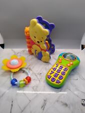 Lote 3 brinquedos de aprendizagem para bebês crianças com início brilhante telefone, anel de dentição, livro Pooh, usado comprar usado  Enviando para Brazil