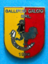 Usato, DISTINTIVO SPILLA PIN BADGE - GALLIPOLI CALCIO SRL - cod. n. 116 usato  Cagli