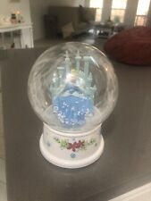  Disney Princess Cinderella Waterless Plastic Christmas Musical Snow Globe d'occasion  Expédié en France