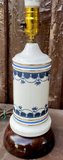 Lámpara de cabecera de mesa de cerámica de 14"" vintage con patrón inglés sobre base de madera segunda mano  Embacar hacia Argentina