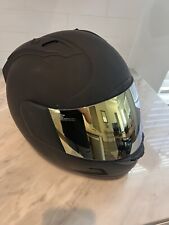 Casco ICON Alliance negro mate oscuro pequeño con revestimiento hidráulico y escudo dorado segunda mano  Embacar hacia Mexico